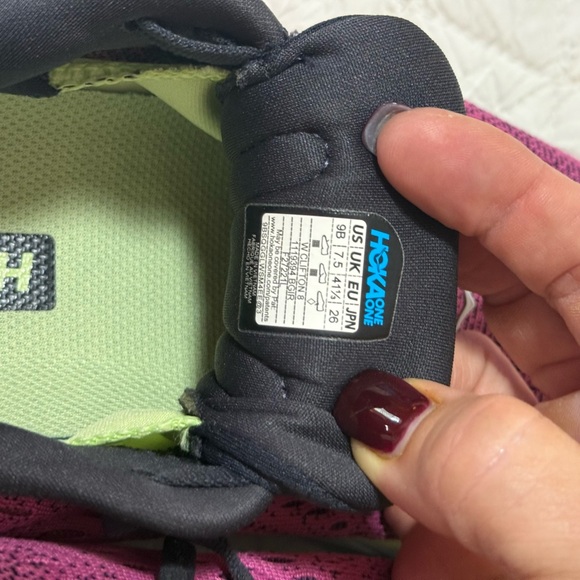 Hoka Clifton – Magenta/Black/White – Women’s 9B - Picture 3 of 5
